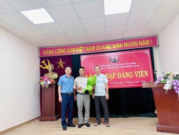 Chi bộ Công ty TNHH MTV KCN Lai Vu tổ chức Lễ kết nạp đảng viên